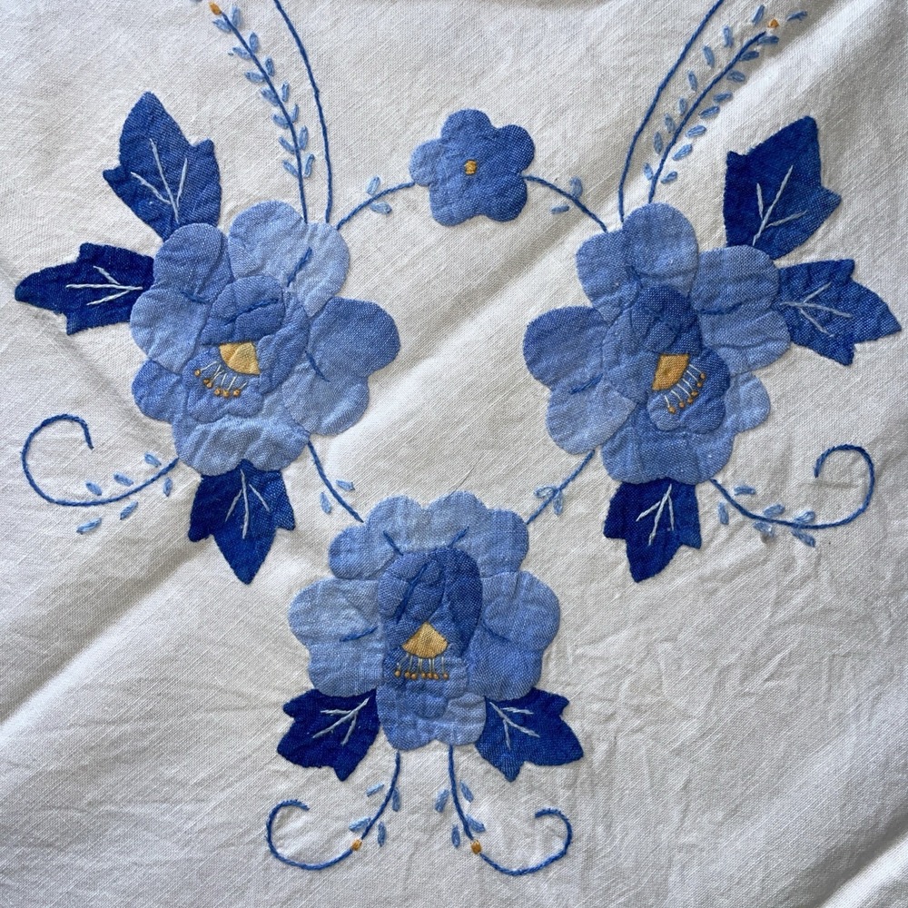 Beautiful‎ Vintage 49.5" Square Tablecloth Flowers Blue